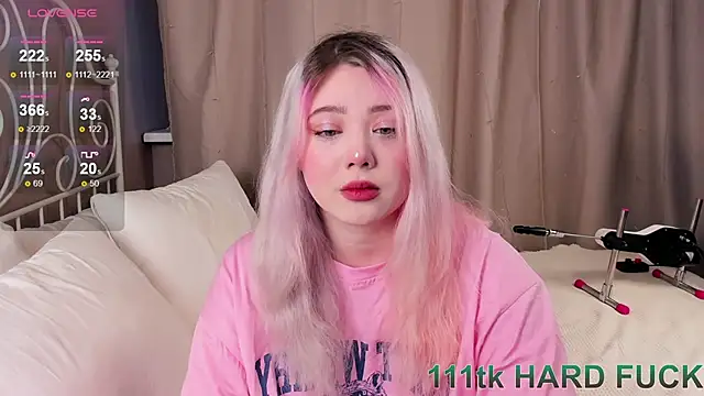   KawaiiYuki   online show from 20, 1, 2025