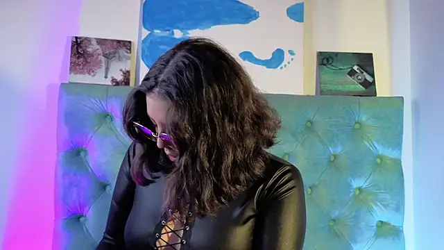 Paola Lyon  online show from 15, 1, 2026