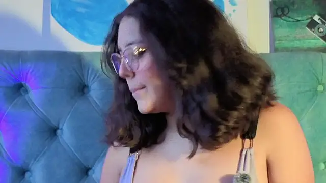 Paola Lyon  online show from 28, 4, 2026