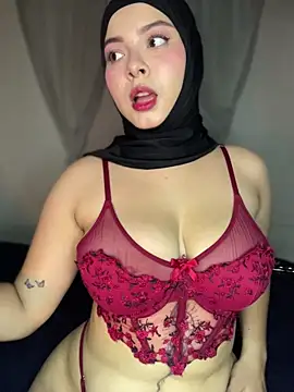 Snapshot of aneesa_darzi chatting on 25, 11, 2025 aneesa darzi online show from 25, 11, 2025