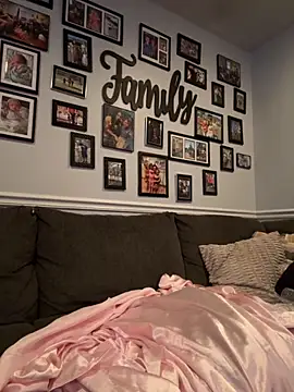 Snapshot of Chloexx69 chatting on 2, 12, 2025 Chloexx69 online show from 2, 12, 2025