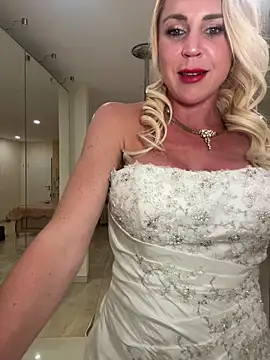 Snapshot of Kate-monroe chatting on 3, 2, 2026 Kate-monroe online show from 3, 2, 2026