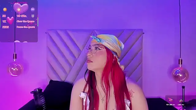 Snapshot of EmmaSwift_ chatting on 4, 12, 2025 EmmaSwift online show from 4, 12, 2025