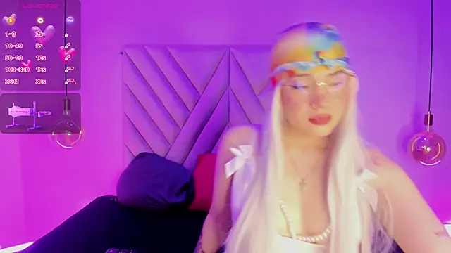 Snapshot of EmmaSwift_ chatting on 17, 12, 2025 EmmaSwift online show from 17, 12, 2025