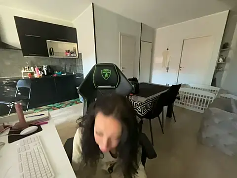 Snapshot of Chloe_Ricci chatting on 12, 11, 2025 Chloe Ricci online show from 12, 11, 2025