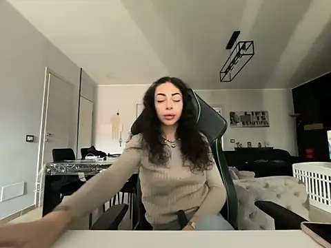 Snapshot of Chloe_Ricci chatting on 1, 12, 2025 Chloe Ricci online show from 1, 12, 2025