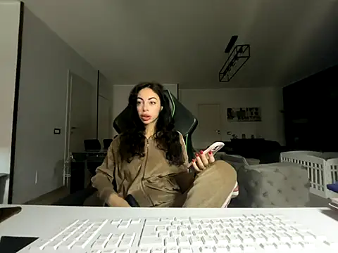 Snapshot of Chloe_Ricci chatting on 5, 12, 2025 Chloe Ricci online show from 5, 12, 2025