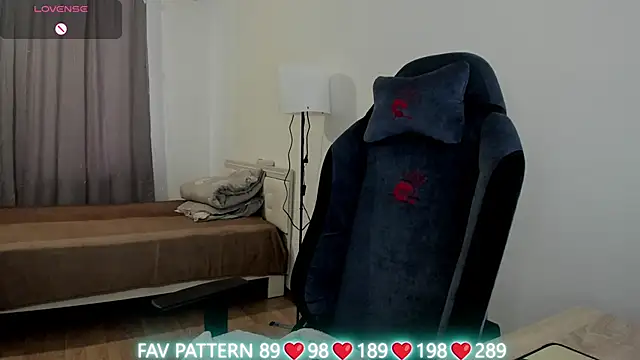 Olivia Munk online show from 4, 3, 2025