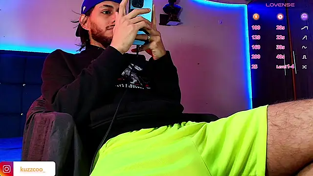 Snapshot of kuzzcoo chatting on 21, 11, 2025 kuzzcoo online show from 21, 11, 2025