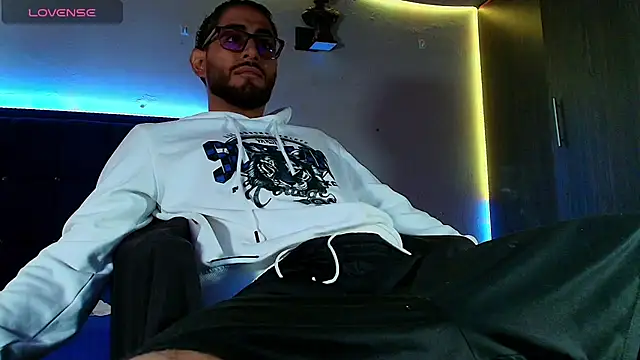 Snapshot of kuzzcoo chatting on 6, 3, 2026 kuzzcoo online show from 6, 3, 2026