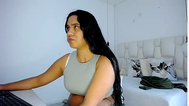 Snapshot of tiffany__pink chatting on 11, 10, 2025 tiffany pink online show from 11, 10, 2025