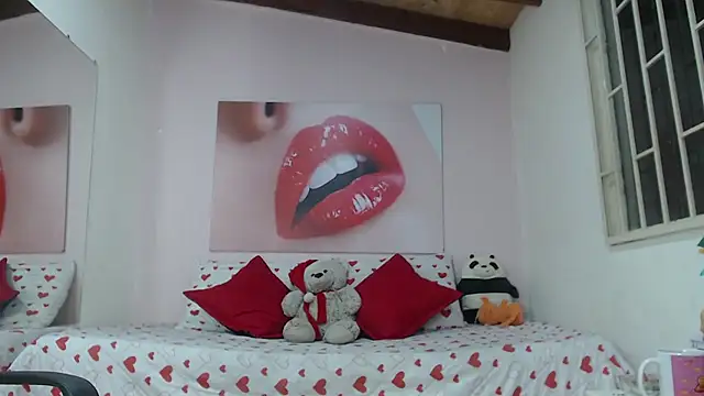 Snapshot of Cheryl_JONES chatting on 31, 12, 2024 Cheryl JONES online show from 31, 12, 2024