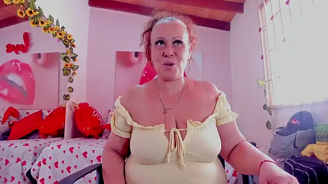 Snapshot of Cheryl_JONES chatting on 6, 3, 2025 Cheryl JONES online show from 6, 3, 2025