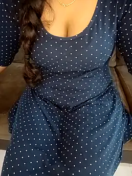 Snapshot of Mounika25 chatting on 8, 3, 2025 Mounika25 online show from 8, 3, 2025