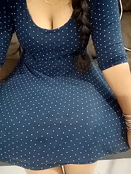 Snapshot of Mounika25 chatting on 20, 11, 2025 Mounika25 online show from 20, 11, 2025