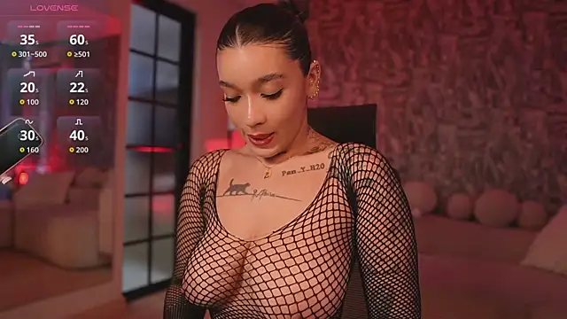 HannahW  online show from 26, 9, 2025