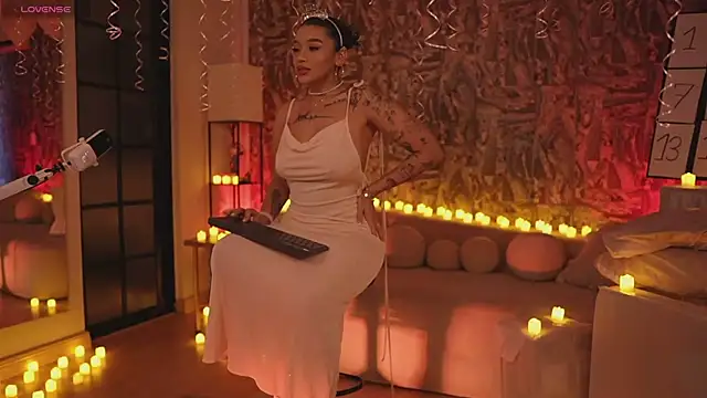 HannahW  online show from 4, 10, 2025