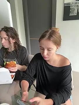 Nura n Sarah online show from 30, 1, 2025