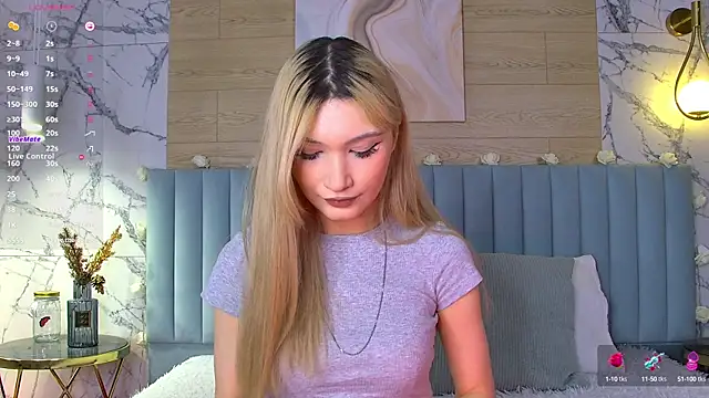 Snapshot of CarolReeves chatting on 25, 2, 2025 CarolReeves online show from 25, 2, 2025