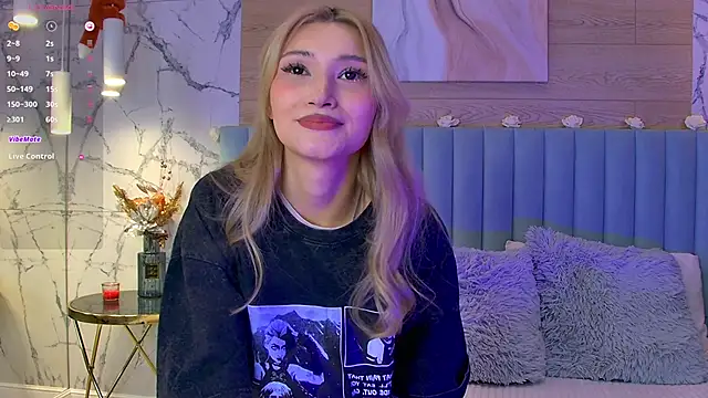 Snapshot of CarolReeves chatting on 23, 3, 2025 CarolReeves online show from 23, 3, 2025