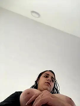 Snapshot of Alicia_Ruiz chatting on 8, 10, 2025 Alicia Ruiz online show from 8, 10, 2025