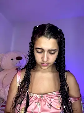 Snapshot of Alicia_Ruiz chatting on 6, 11, 2025 Alicia Ruiz online show from 6, 11, 2025