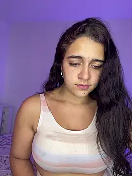 Snapshot of Alicia_Ruiz chatting on 13, 11, 2025 Alicia Ruiz online show from 13, 11, 2025