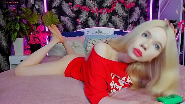 Lollita Lewis online show from 19, 12, 2025