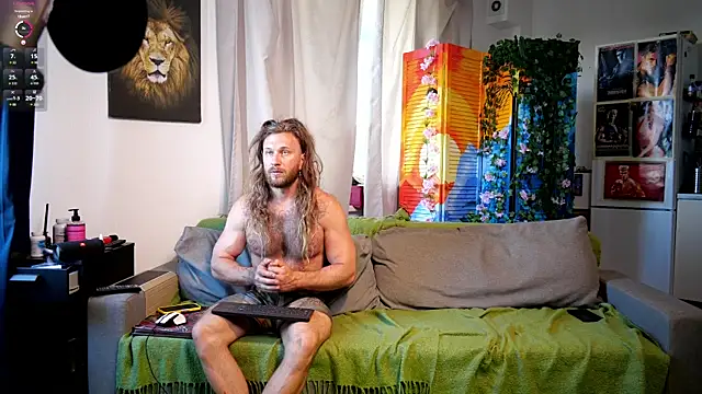 Snapshot of rusbigpaul chatting on 7, 6, 2026 rusbigpaul online show from 7, 6, 2026