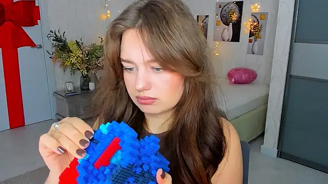 MiracleCurly online show from 6, 3, 2025