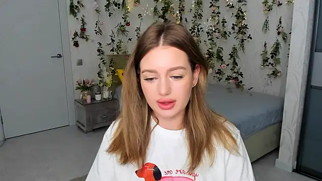 MiracleCurly online show from 12, 10, 2025