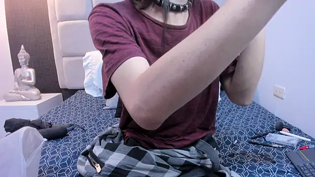 Hecatee 77 online show from 19, 2, 2025