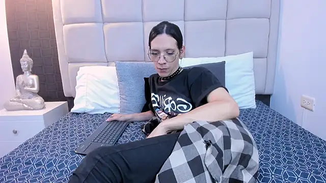 Hecatee 77 online show from 21, 2, 2025