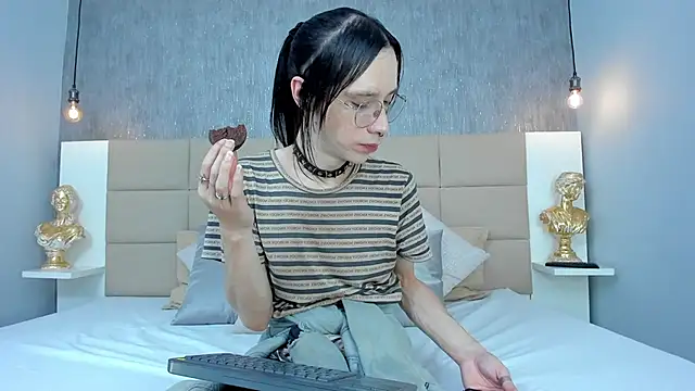 Hecatee 77 online show from 6, 3, 2026