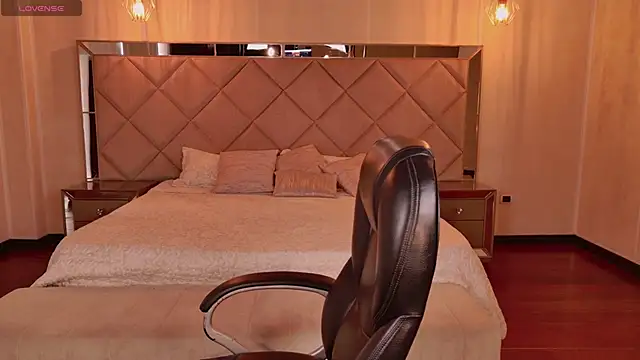 LisaMonroe  online show from 8, 9, 2025