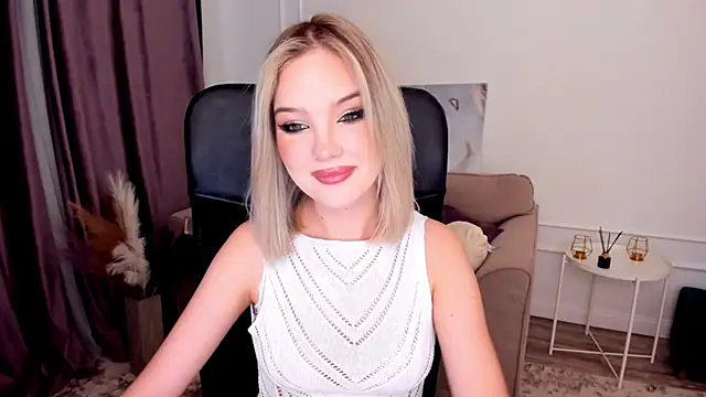 FloweryLove 1 online show from 5, 3, 2025