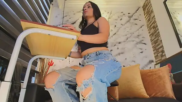 Sophie LittleS online show from 27, 4, 2026