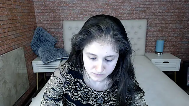 Holliy Cooper online show from 28, 1, 2025