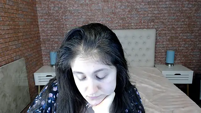 Holliy Cooper online show from 30, 1, 2025