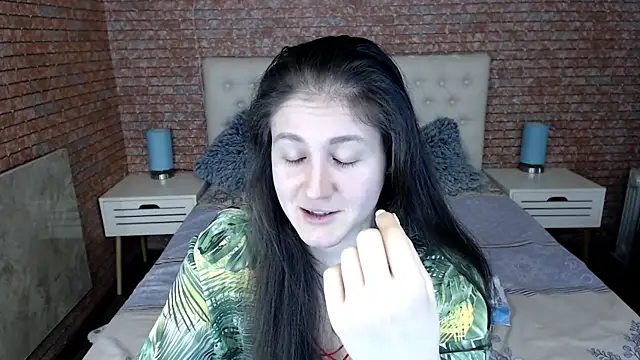 Holliy Cooper online show from 14, 3, 2025