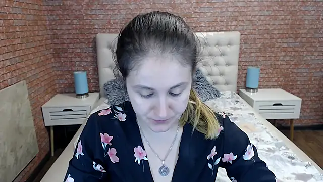 Holliy Cooper online show from 10, 9, 2025