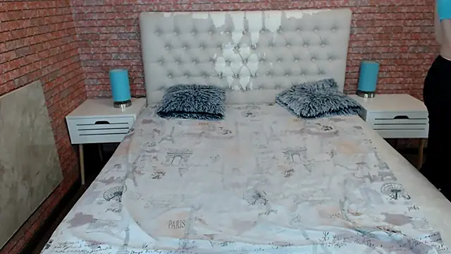 Holliy Cooper online show from 31, 10, 2025