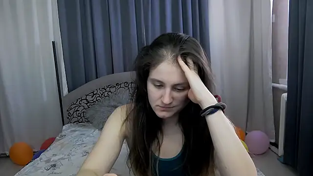 Holliy Cooper online show from 13, 3, 2026