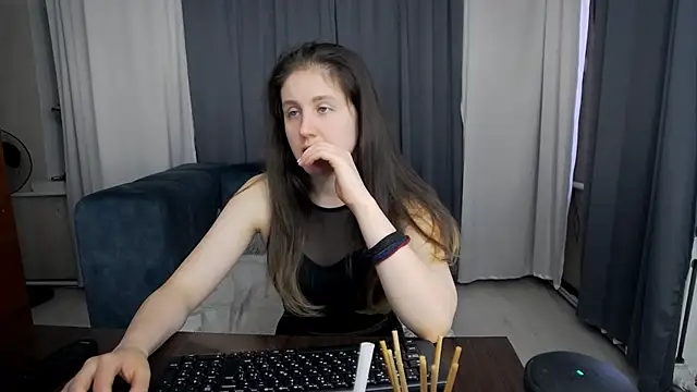 Holliy Cooper online show from 2, 6, 2026