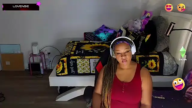 Snapshot of temptressbeauty24 chatting on 25, 2, 2025 temptressbeauty24 online show from 25, 2, 2025