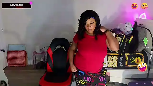 Snapshot of temptressbeauty24 chatting on 6, 3, 2025 temptressbeauty24 online show from 6, 3, 2025