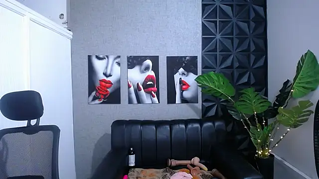 Valentinaa mature online show from 9, 4, 2026