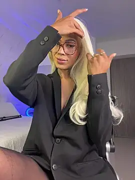 Miss sagitario online show from 27, 4, 2026