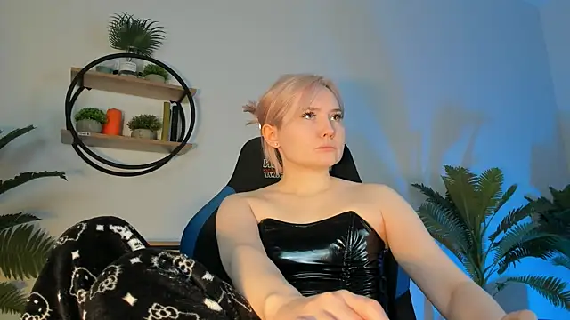 ReiYosimoto online show from 8, 3, 2025