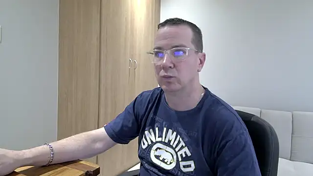 BrettJ81 online show from 10, 10, 2025